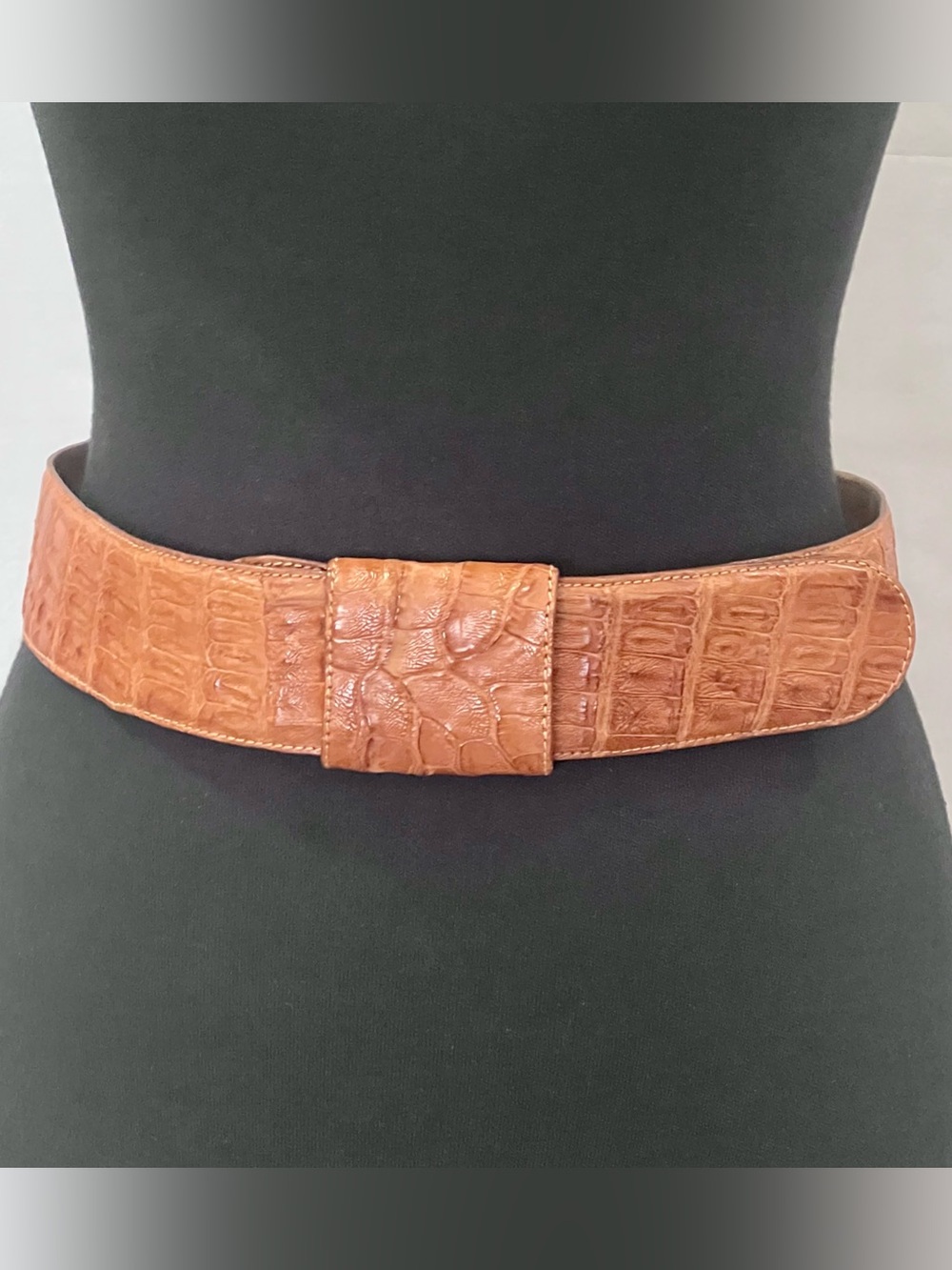 Donna Karan Women’s Crocodile Belt, Sz M, Camel Color